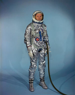 Armstrong_in_Gemini_G-2C_training_suit